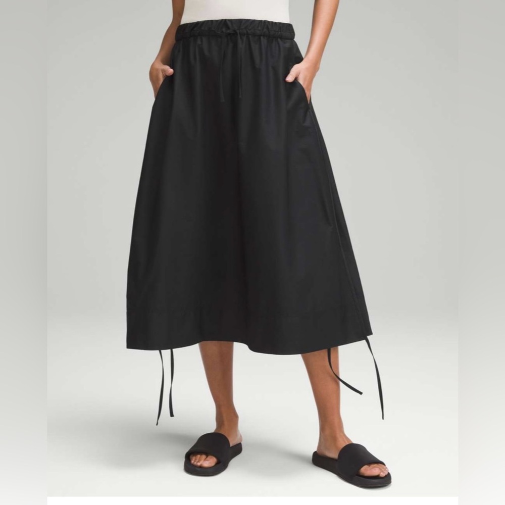 NWT Lululemon High-Low Side Slit Super-
High-Rise Skirt M Black